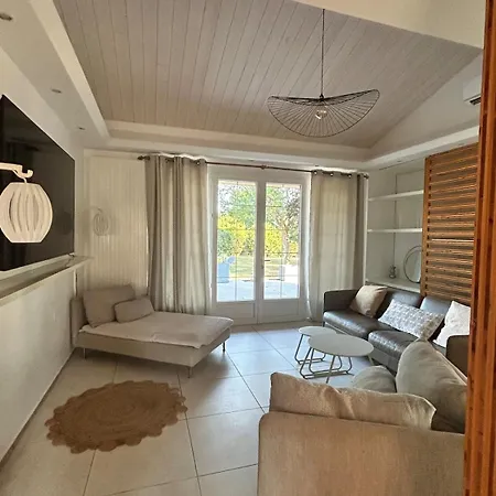 Grande Maison Avec Piscine Terrasse Et Veranda, Ideale En Famille Ou Entre Amis
