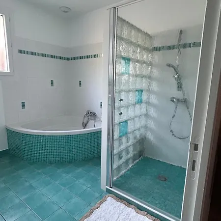 Grande Maison Avec Piscine Terrasse Et Veranda, Ideale En Famille Ou Entre Amis