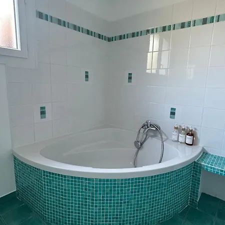 Ferienhaus Grande Maison Avec Piscine Terrasse Et Veranda, Ideale En Famille Ou Entre Amis *