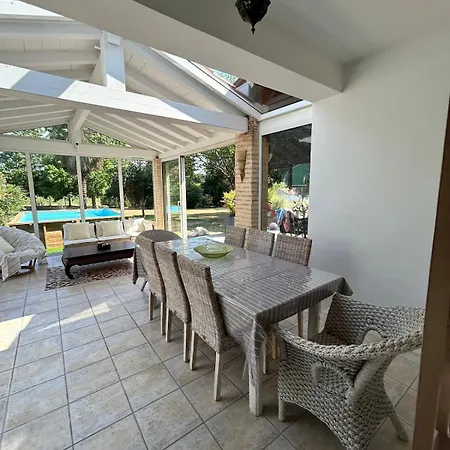 Ferienhaus Grande Maison Avec Piscine Terrasse Et Veranda, Ideale En Famille Ou Entre Amis