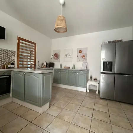 Сasa de vacaciones Grande Maison Avec Piscine Terrasse Et Véranda, Idéale En Famille Ou Entre Amis *